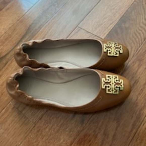 Tan/ Light brown tory burch flats size 8 - Picture 2 of 3